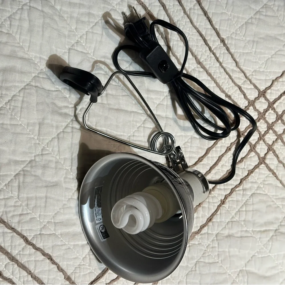 Fluker's Repta-Clamp Lamp, 5.5” | includes 2 bulbs (uvb and basking bulbs) |